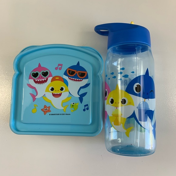 Babyshark Sandwich Container & Water Bottle - Picture 2 of 5